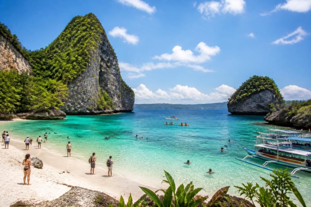 découvrez les activités incontournables à nusa penida et nusa lembongan lors de votre séjour à bali : plages paradisiaques, spots de plongée, randonnées et villages authentiques.